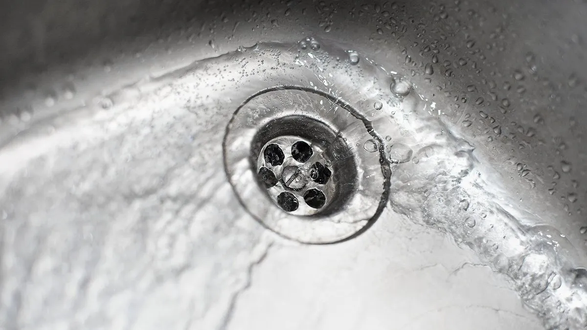 Come evitare e risolvere gli scarichi intasati: consigli pratici e naturali