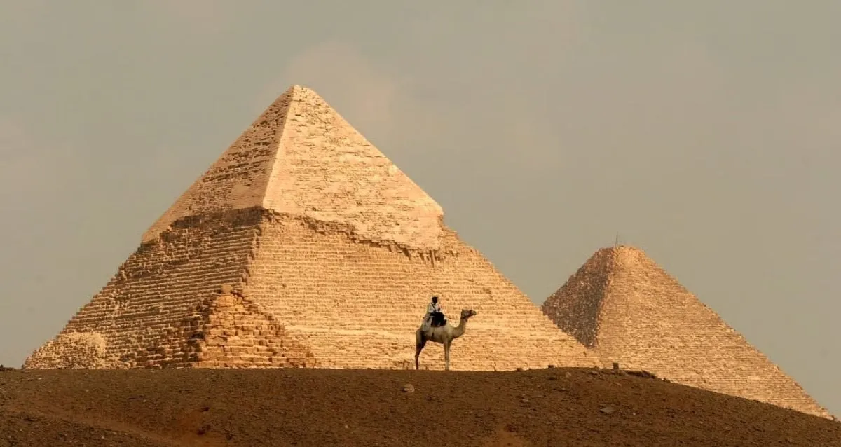 Una nuova analisi suggerisce che la Grande Piramide di Giza potrebbe essere molto più antica di quanto si pensasse
